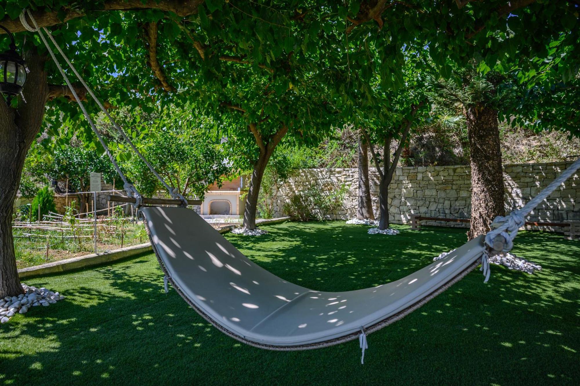 Kipo Paradiso Spa, Yoga & Gym Resort Kirianna Bagian luar foto